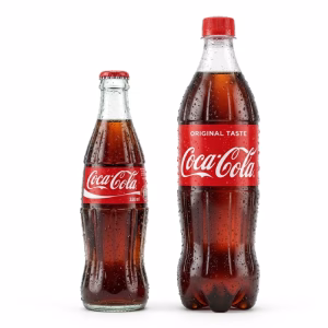 Eiskalte, kondensierende Coca-Cola Duo Flaschen (0,33l und 1,0l Mehrweg) serviert bei GyrosExpress Berlin Neukölln