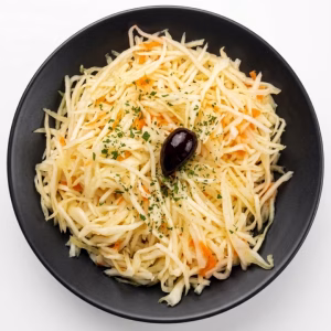 Authentischer griechischer Krautsalat frisch zubereitet mit Olivenöl und Olive – GyrosExpress Berlin Neukölln