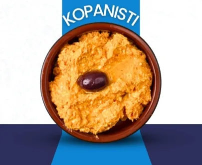 Kopanisti – Pikante Schafskäsecreme mit Paprika, serviert mit Pitabrot & Olivenöl – mediterrane Spezialität.