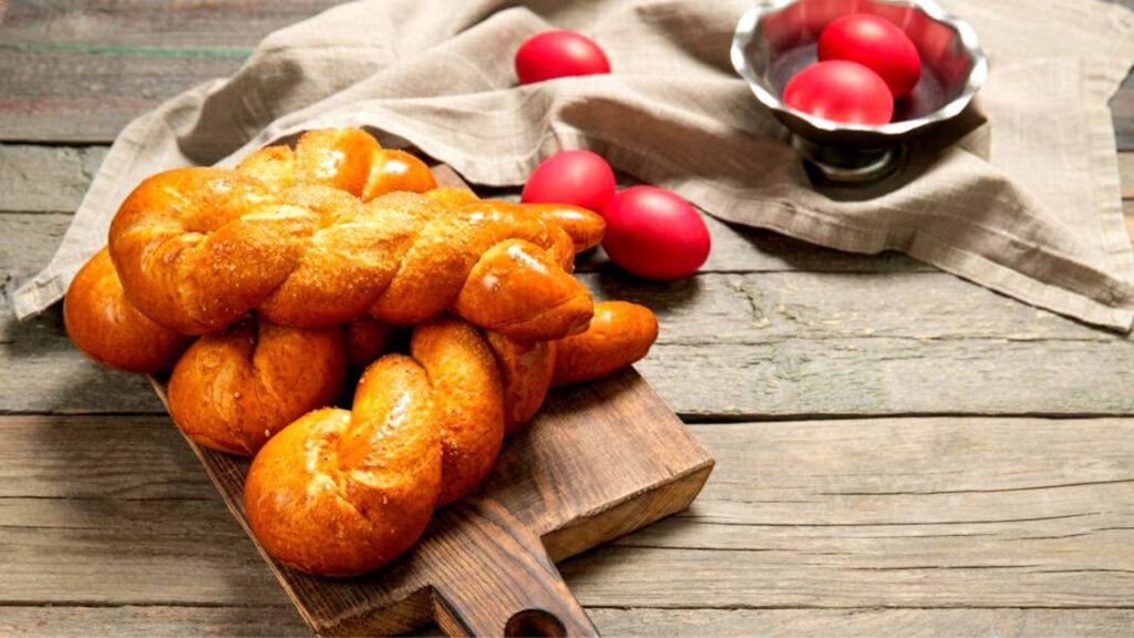 Griechische Osterplätzchen (Koulourakia) mit Joghurt und Orangenschale